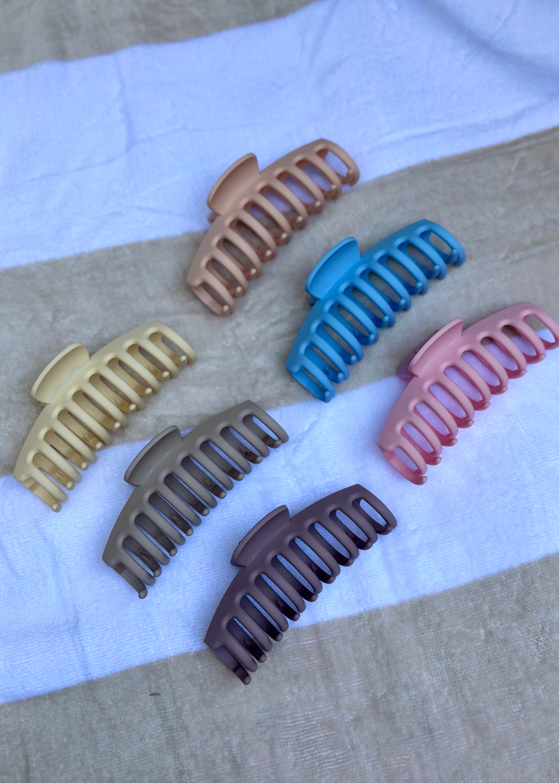 Stella Claw Clip