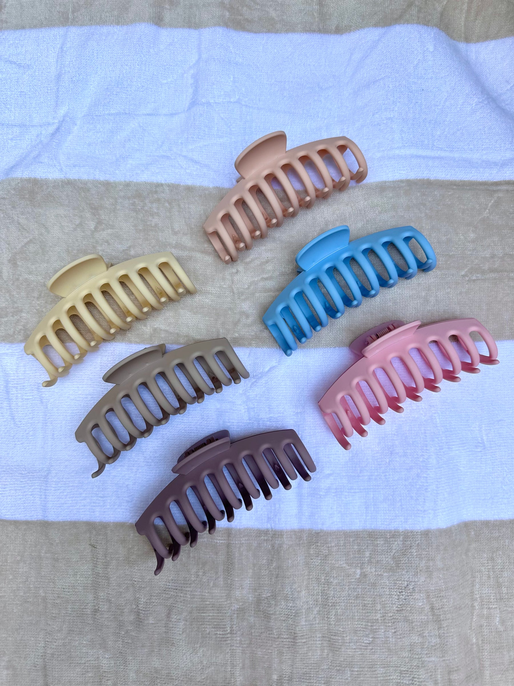 Stella Claw Clip