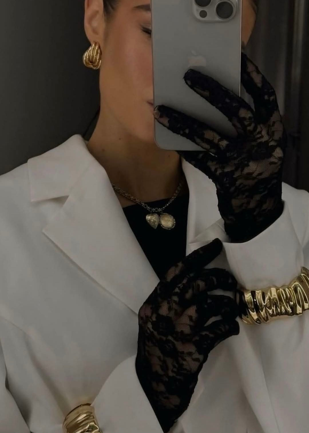 Scarlett Lace Gloves