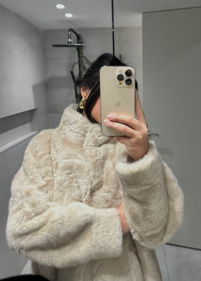 معطف الفرو جولييت