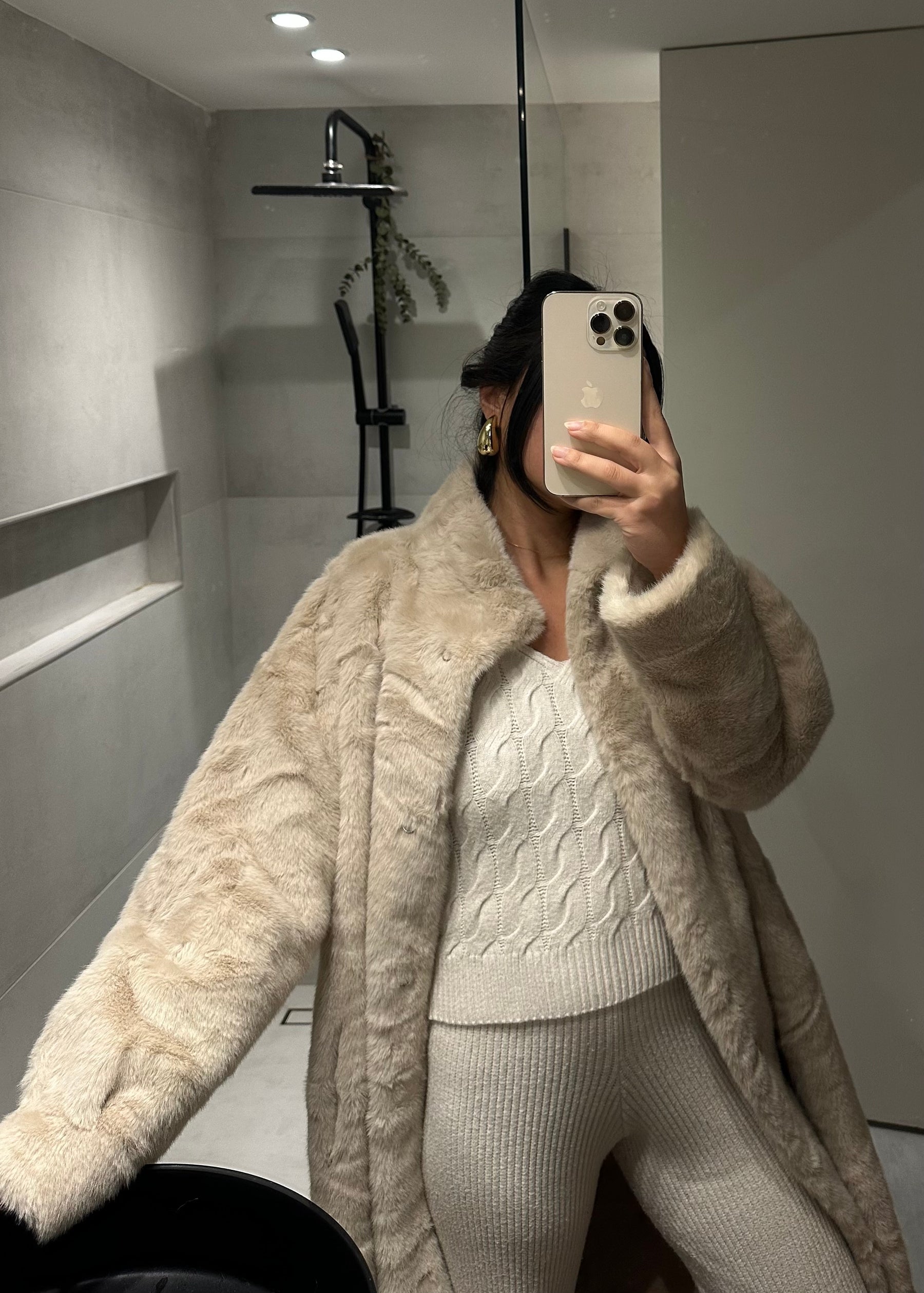 معطف الفرو جولييت