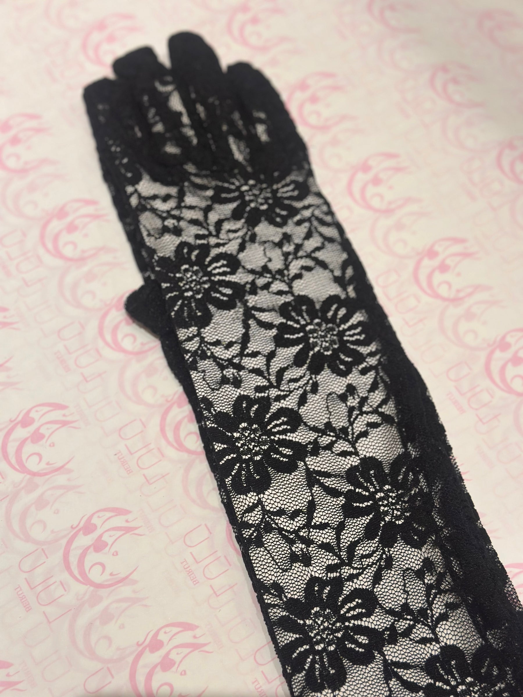 Scarlett Lace Gloves