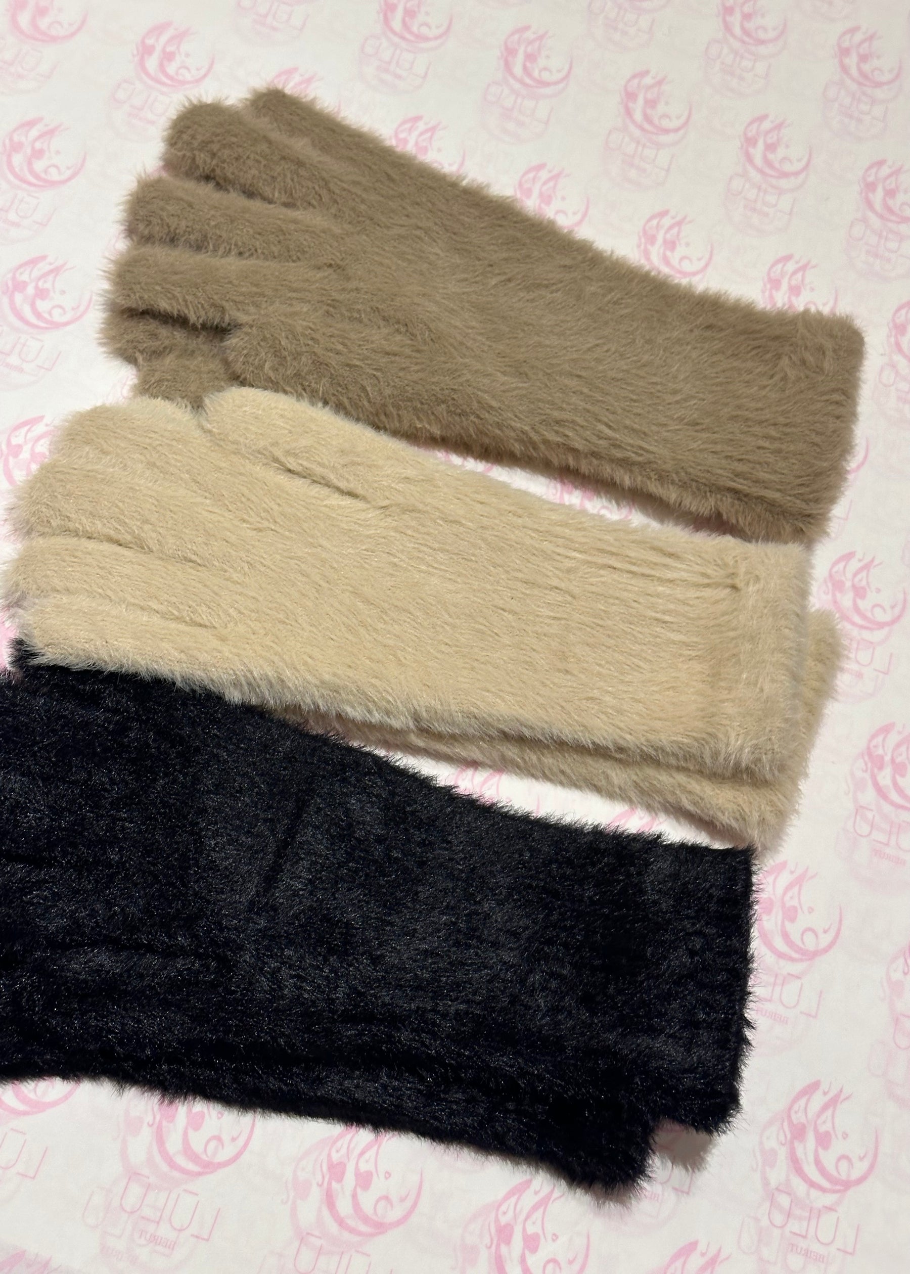 قفازات ييفا الناعمة