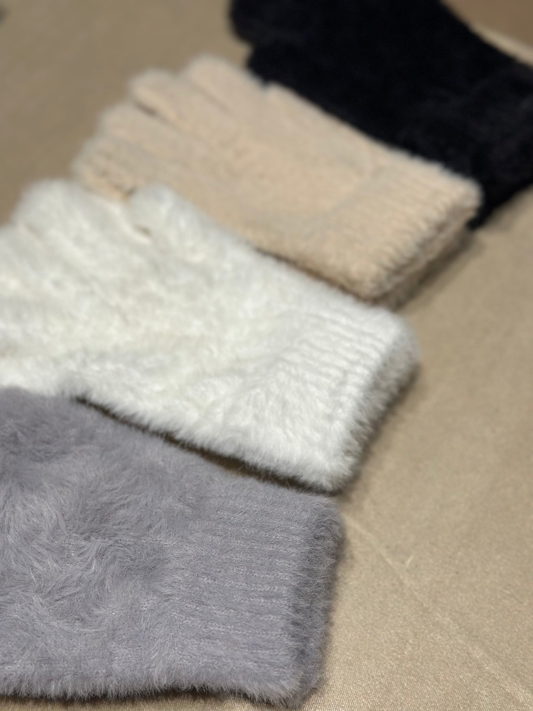 Yeva Fluffy Gloves