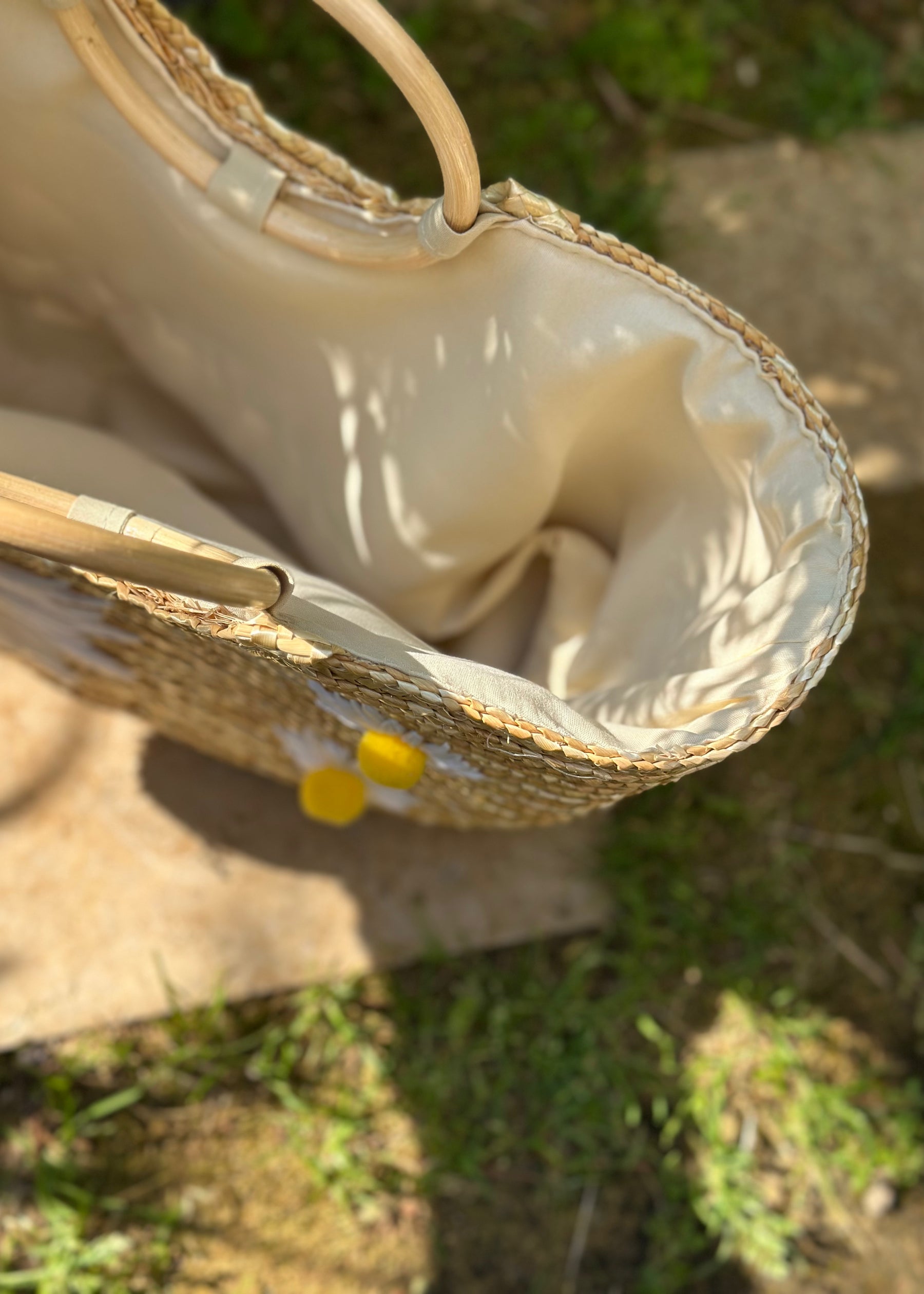 Daisy Straw Bag